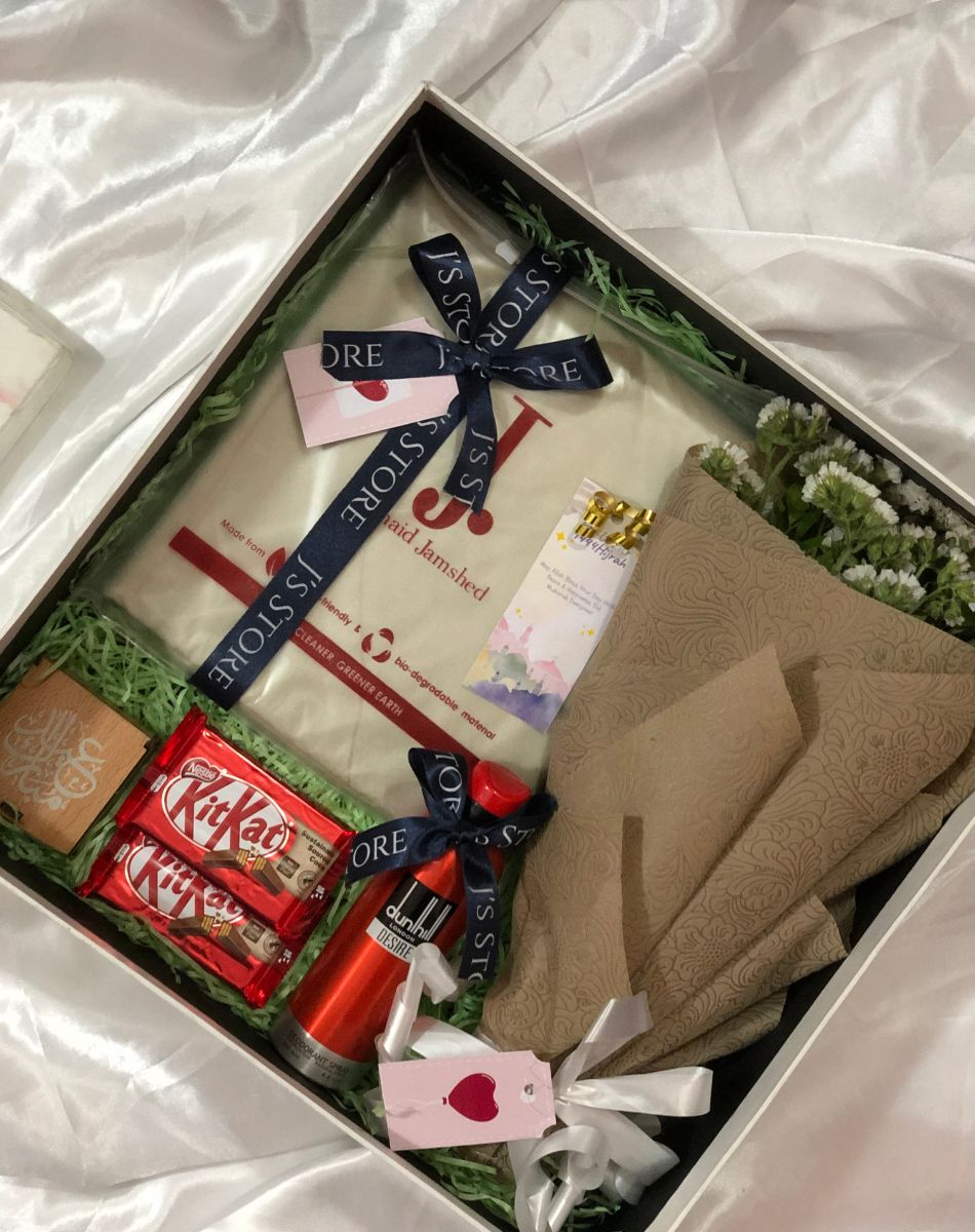 Eid Gift-Boxes for Men – Gold