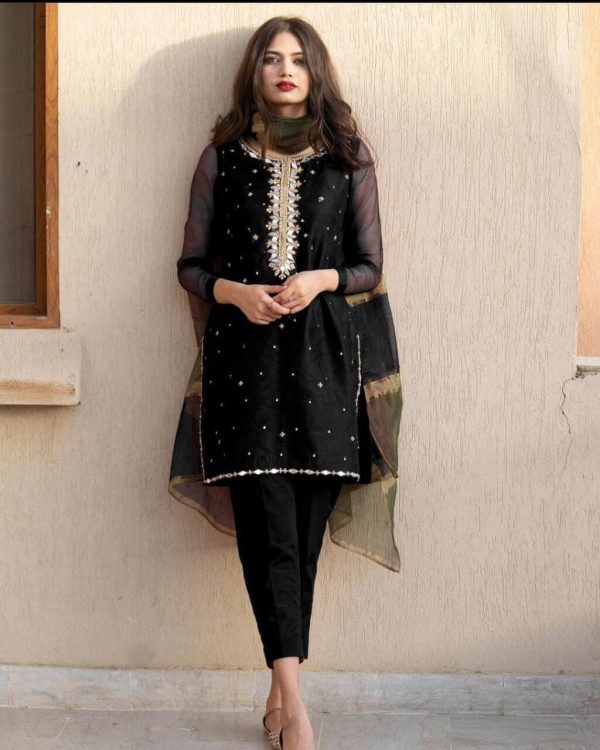 Sheesh Mahal is a trendy mirror work article from our Festive eid Collection 2022. It is a perfect design for Eid.