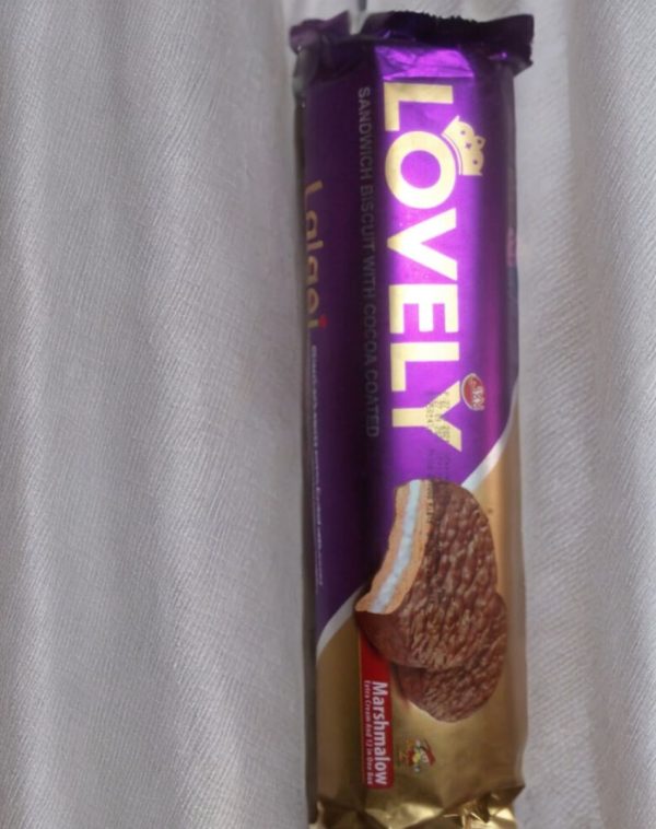Cocoa-Coated Sandwich Biscuit in Purple and Golden Wrapper.