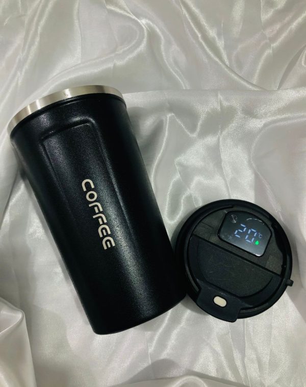 A black thermal coffee mug with temperature indicating technology, designed for the coffee-loving man in your life as the perfect Valentine's Day gift.