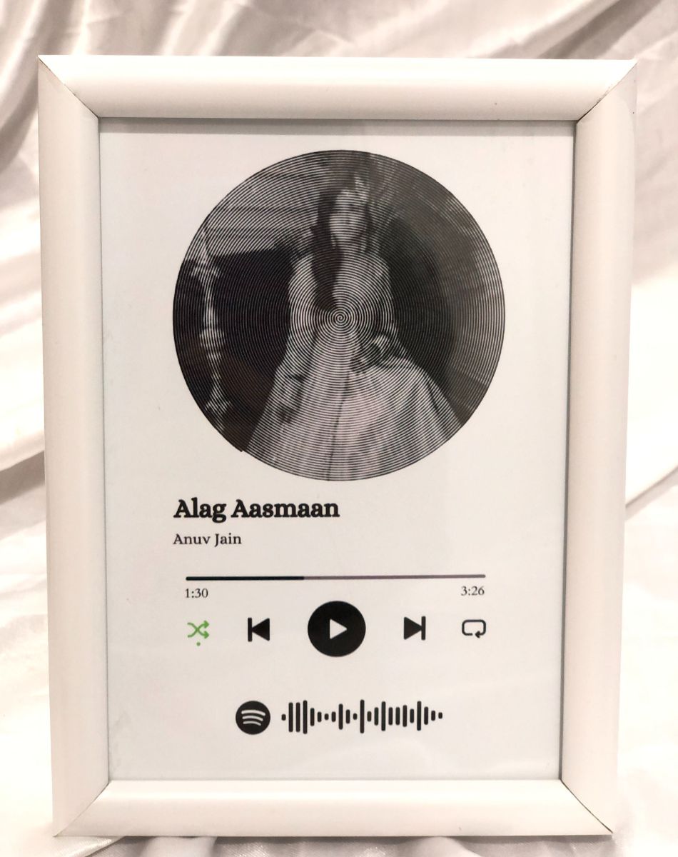 Personalized Melodies: Front View of Custom Spotify Scannable Frame