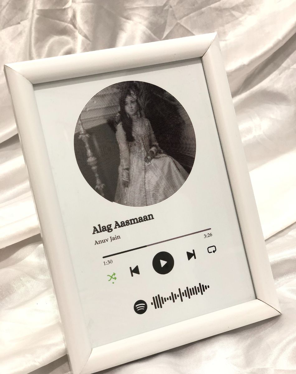 Elegance Unveiled: Side View of Custom Spotify Scannable Frame