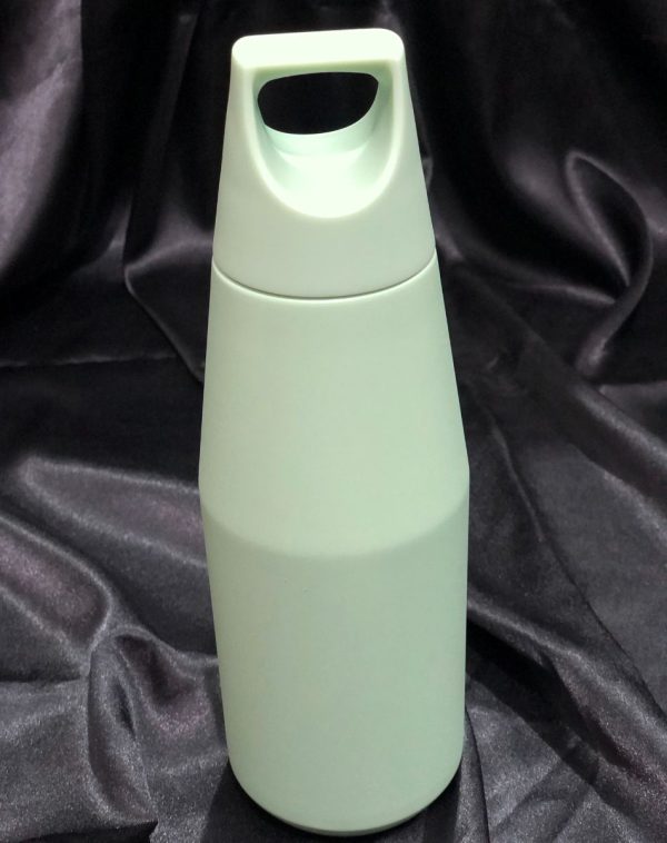 The Zen Flask in Light Green, a 580ml stainless steel water bottle with a sleek design and convenient handle.