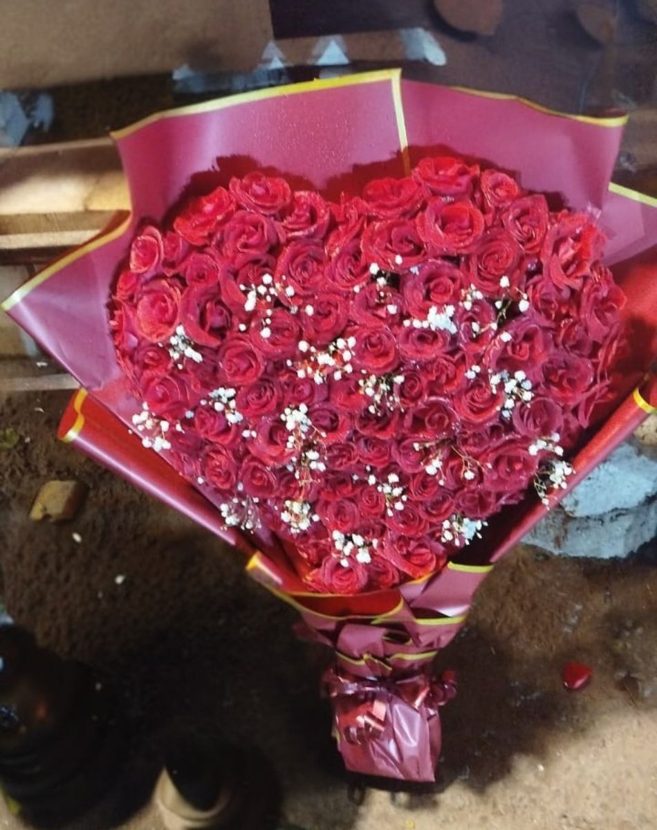 100+ Red Rose Heart Bouquet Raw