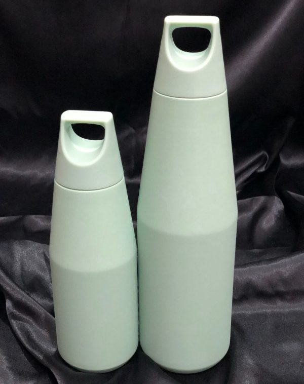 The Zen Flask in Light Green, shown in both 580ml and 1080ml sizes, showcasing its sleek design and convenient handle.