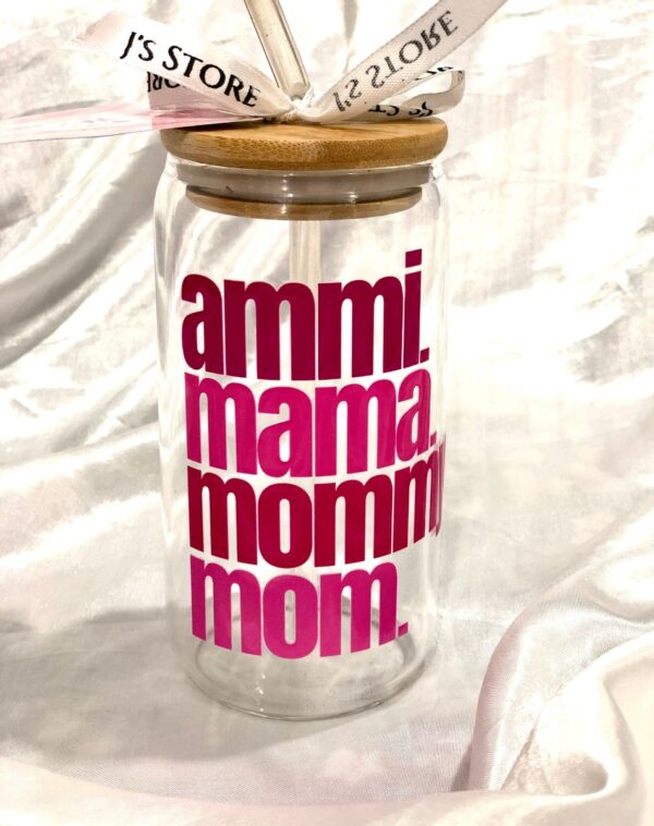 Mother's Day Glass Tumbler with pink text and wooden lid from J’s Store.