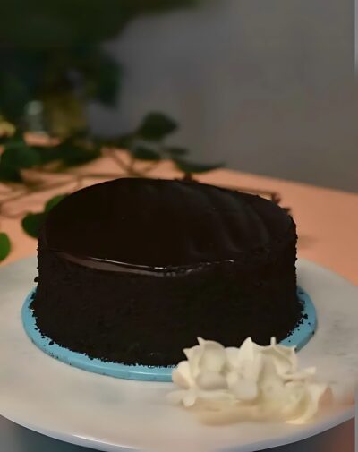 Chocolate Fudge Cake – Rich chocolate sponge with fudge filling and ganache topping