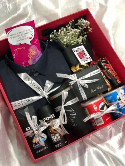 The Eid Special Men’s Gift Box is a luxury Eid Gifts Boxes For Him from J’s Store featuring a stitched Kurta Pajama and a Coffee Tumbler.
