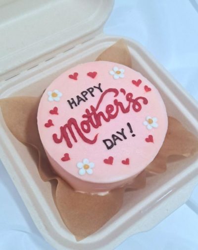 The Floral Love Mother’s Day Cake featuring elegant pink frosting and delicate floral decorations from J’s Store.